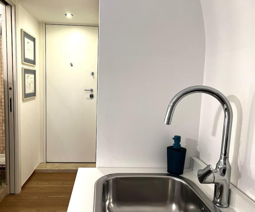Tiny House In Centro Apartment Bari Bagian luar foto