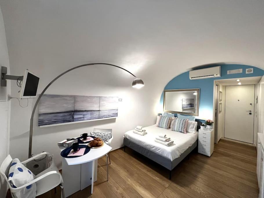 Tiny House In Centro Apartment Bari Bagian luar foto